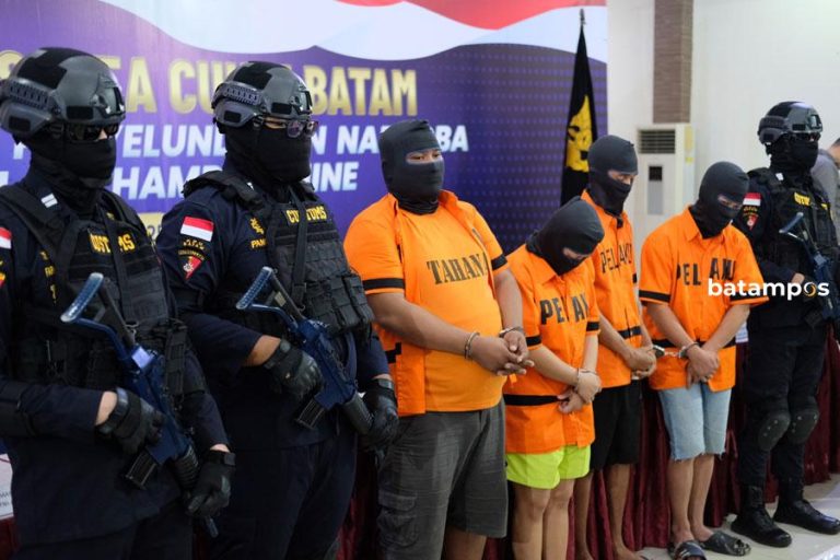 Tergiur Upah Rp 50 Juta, Sepasayang Kekasih Menyelundupkan Sabu