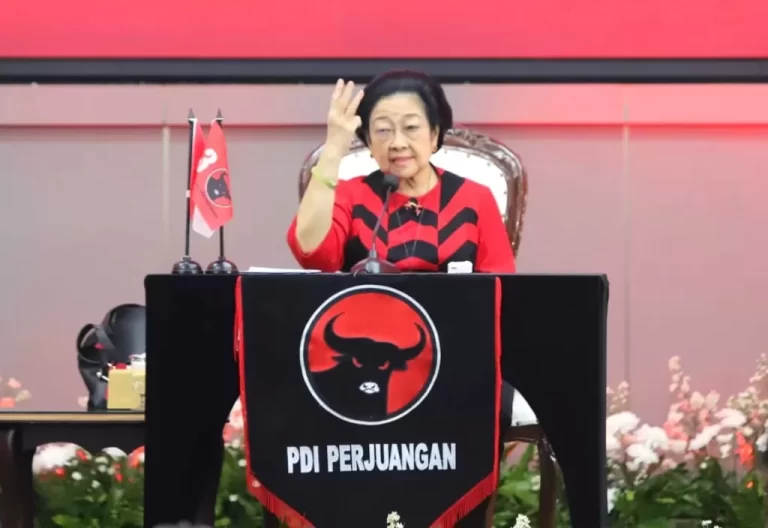 Megawati Tunjuk Ahmad Basarah dan Ronny Talapessy jadi Jubir PDIP