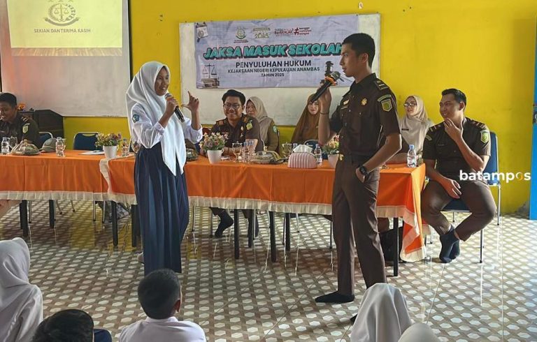 Berikan Pemaparan ke Kenakalan Remaja di SMPN 1 Siantan, Jaksa Dikejutkan Pengakuan Siswa Tentang Konsumsi Obat Komik