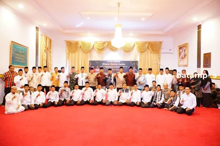 Pemkab Lingga Lepas Mubaligh sebagai Garda Terdepan untuk Mengedukasi Masyarakat Selama Bulan Ramadan 1446 Hijriah