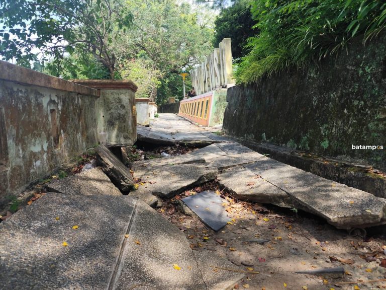 Taman Tugu Pensil Simbol Pendidikan di Tanjungpinang Kini Tak Terawat