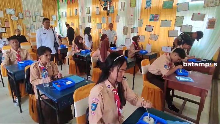 4 Sekolah di Anambas Perdana Gelar Makan Bergizi Gratis