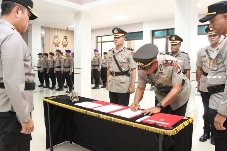 Kabagops dan Kasat Intelkam Polresta Barelang Berganti