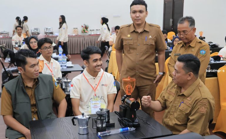 28 Orang Dilatih Jadi Barista dan Tata Rias di Bintan