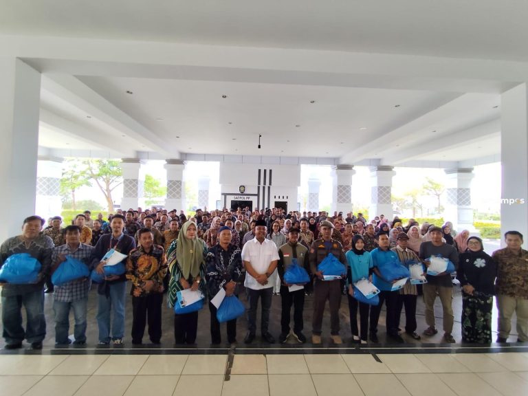 Jelang Ramadan, Ketua DPRD Iman Sutiawan Pererat Silahturahmi dengan Staf Sekwan