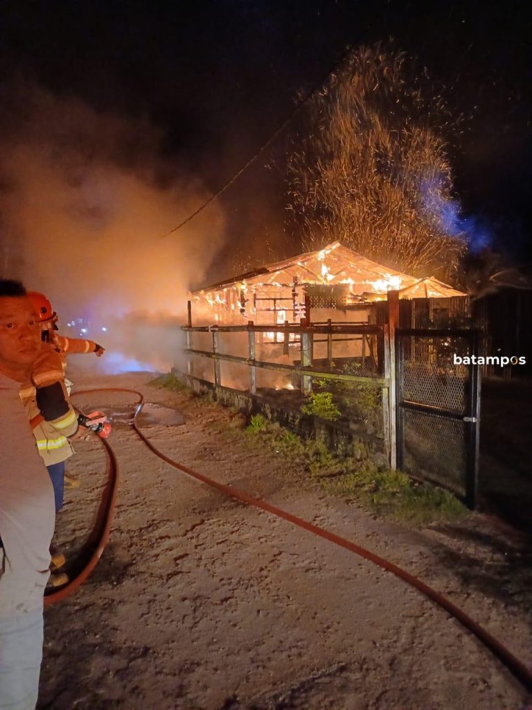 Rumah Lansia di Lingga Ludes Terbakar, Kerugian Capai Ratusan Juta