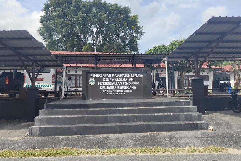 Hidup Menggelandang di Lingga, Lansia Asal Pinang Dikembalikan ke Keluarga
