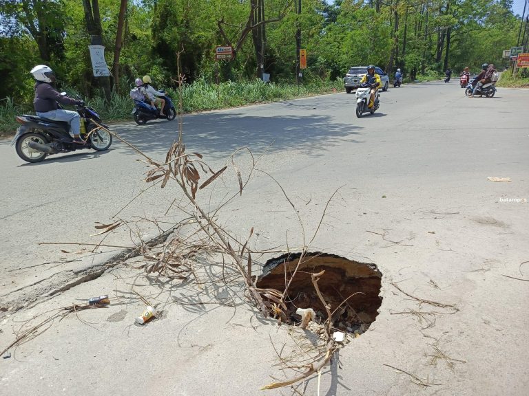 Jalan Amblas di Marina City Ancam Keselamatan Pengendara