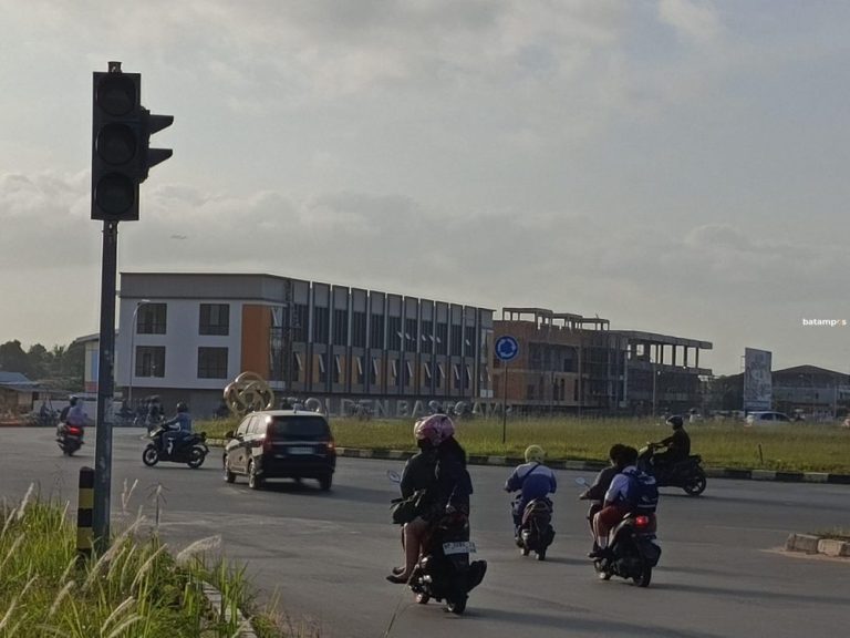 Kemacetan Parah di Simpang Basecamp Batuaji, Pengendara Harapkan Ada Rambu Lalu Lintas