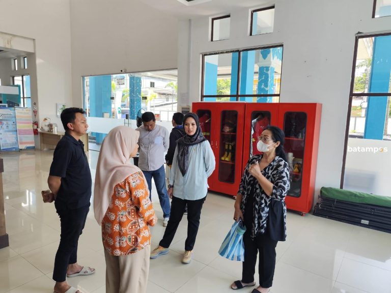 Anak Dipecat Sepihak, Orang Tua Datangi Kantor PLN Tanjungpinang