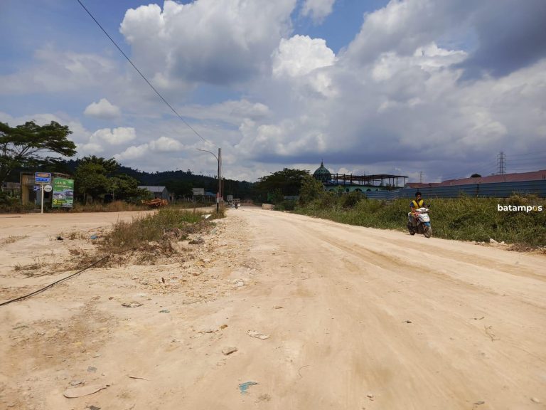 Jalan Rusak di Batuaji, Sagulung, dan Marina Dikeluhkan Warga