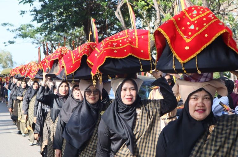 Festival Jam Gadang di Dataran Engku Putri, Ada Jam Gadang hingga Lomba “Maarak Jamba”