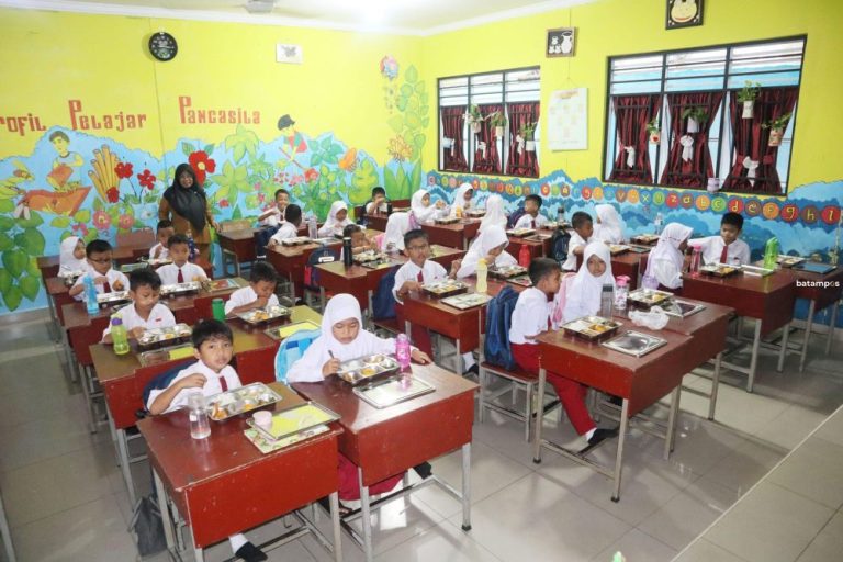Masyarakat Antusias Sambut Program Makan Bergizi Gratis di Batam