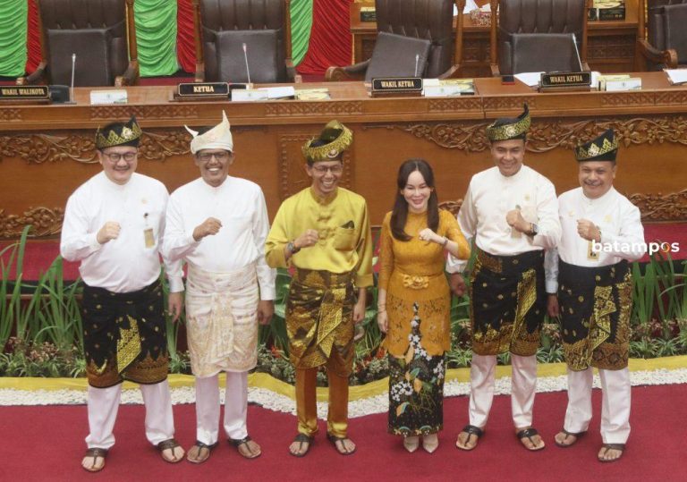 Paripurna DPRD Batam: Usulan Pemberhentian Muhammad Rudi dan Penetapan Amsakar-Li Claudia