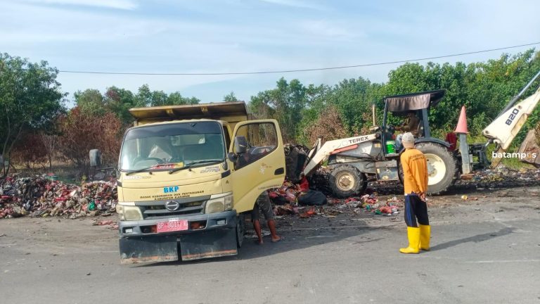 DLH Karimun Kebut Pengangkutan Sampah dari TPS-TPS