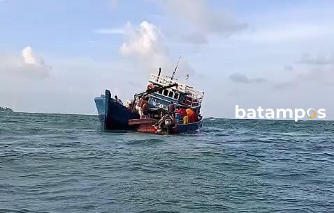 Diduga Nakhoda Tak Paham Alur Laut, KM Kemilu Tabrak Karang di Pulau Hantu