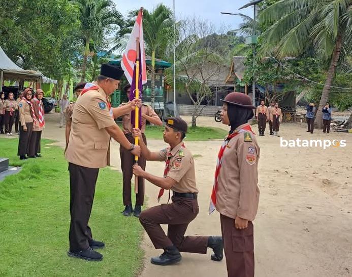 Lepas Kegiatan Napak Tilas, Bupati Minta Anggota Pramuka Selalu Ingat Perjuangan Pahlawan Saat Lawan Penjajah