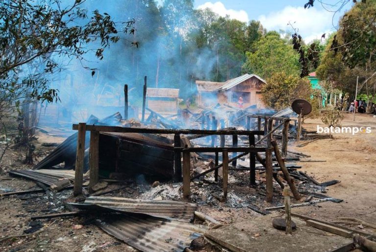Kobaran Api Lahap Habis Rumah Warga Sungai Pinang, Kerugian Mencapai Rp 100 Juta