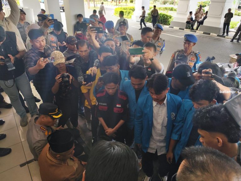 Aspirasi Pendemo soal Efesiensi-Pengangkatan Stafsus Bakal Ditindaklanjuti