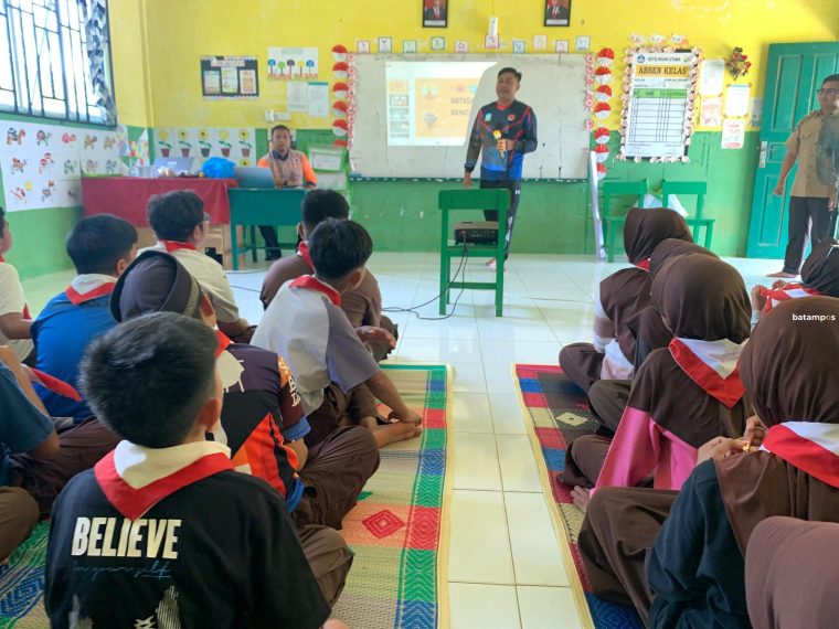 Pelajar SDT QIU Dapat Edukasi Mitigasi Bencana, BPBD Anambas Minta Pelajar Jangan Keluyuran Saat Cuaca Buruk