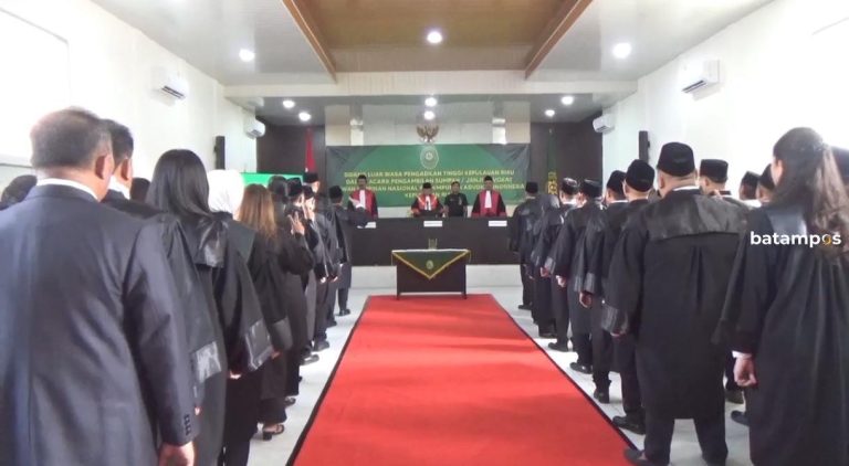 Puluhan Advokat Diambil Sumpah, Diminta Taat Kode Etik