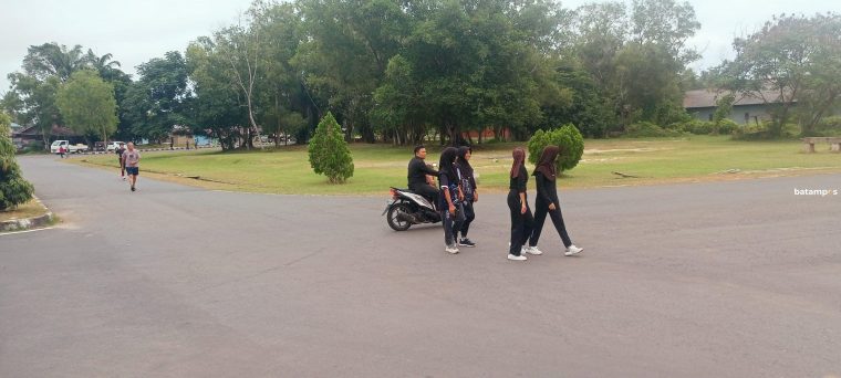 Bundaran Implasmen Timah Dabo Singkep Menjadi Sarana Berkumpul Masyarakat Untuk Berolahraga