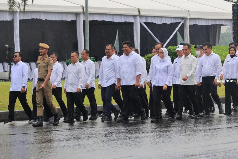 Walau Diguyur Hujan, Roby Tetap Semangat Ikuti Gladi Persiapan Pelantikan Kepala Daerah Serentak di Jakarta