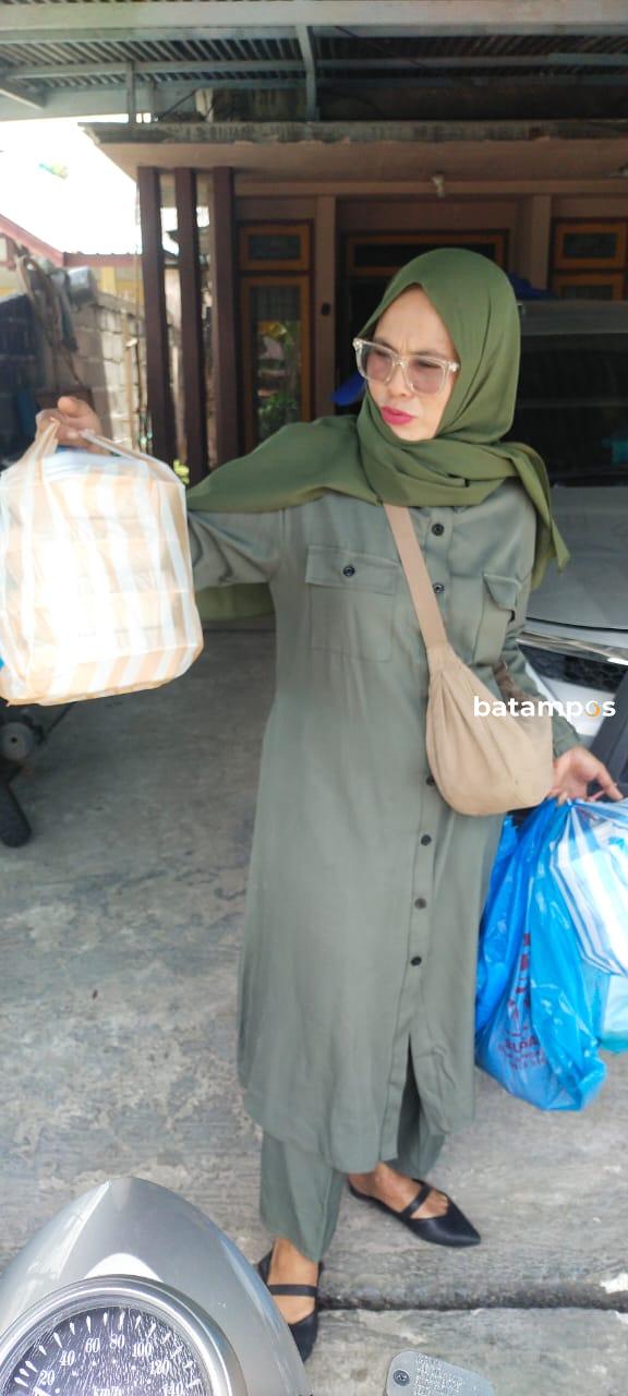 Ani Rohani, Ibu Rumah Tangga yang Menjadi Sosok Inspiratif Bagi Masyarakat Dabo Singkep Untuk Saling Berbagi