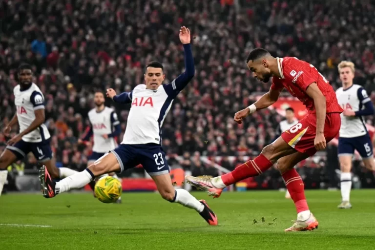 Liverpool Gasak Spurs 4-0, Arne Slot Memburu Sejarah Carabao Cup