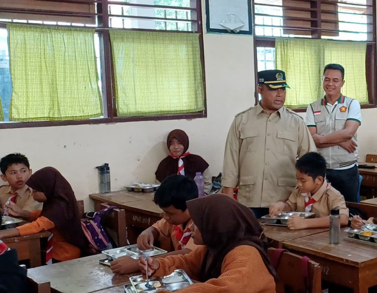 Iman Sutiawan Meninjau Program Makan Bergizi Gratis di Bengkong