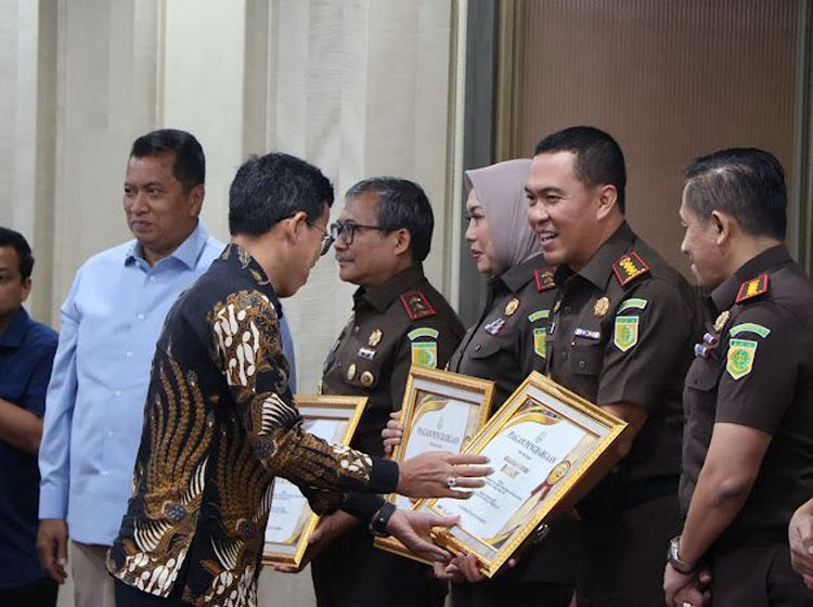 Kejari Batam Raih Penghargaan RB Terbaik Se-Indonesia, Pelayanan Publik Ramah Kelompok Rentan