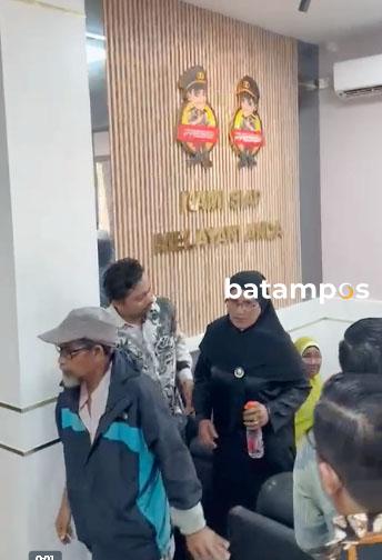 Nenek Awe Penuhi Panggilan Penyidik Usai Ditetapkan Tersangka