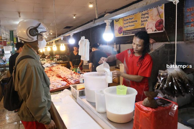 Percaya atau Tidak, Harga Santan Melonjak di Batam