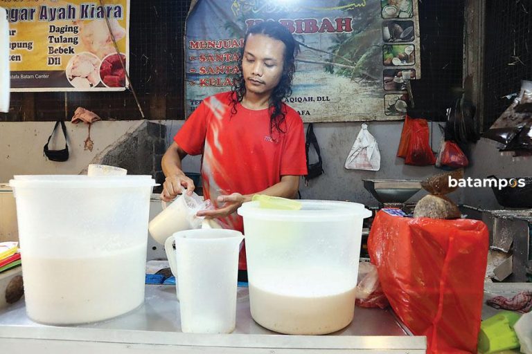Batam Menghadapi Krisis Kelapa, Harga Santan Melonjak Tajam