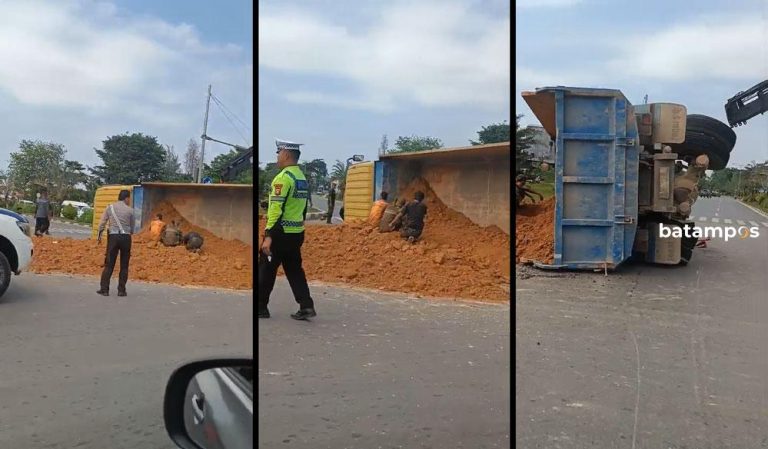 Truk Tanah Terguling di Simpang KDA Batam Center