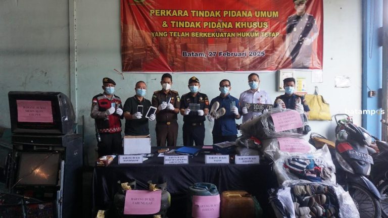 Kejari Batam Musnahkan Barang Bukti dari 86 Perkara, Diantaranya 37 Mesin Gelper