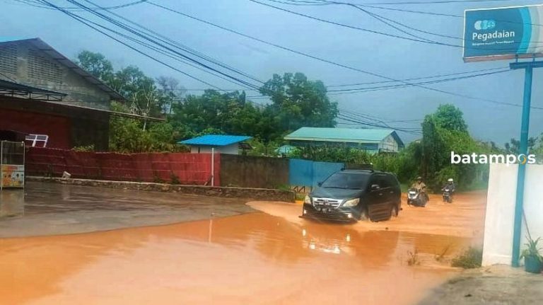 Hujan Sebentar, Jalan Bhakti Praja, Tanjunguban Langsung Banjir