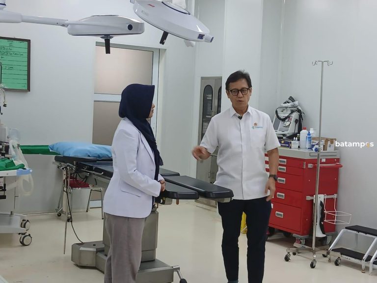Menkes Budi Prihatin Lihat RSUD Tarempa, Bangunan Sempit Tapi Harus Optimal Berikan Pelayanan ke Pasien