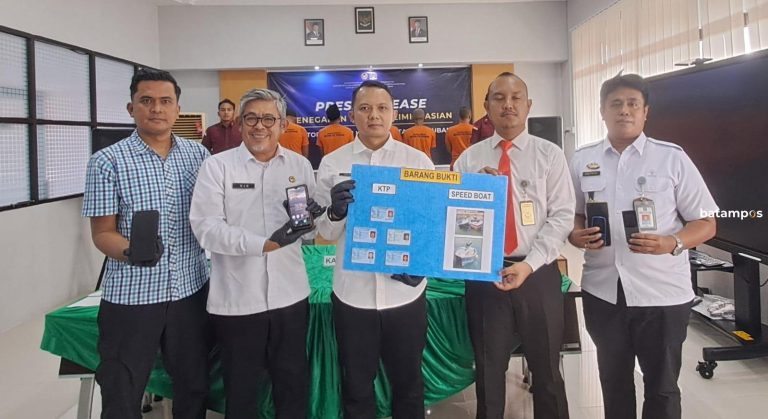 Lima Orang Pelaku Penyelundupan PMI Ilegal  Langgar Aturan Keimigrasian, Pelaku Terima Uang Imbalan Rp 16 Juta dan 750 Ringgit Malaysia