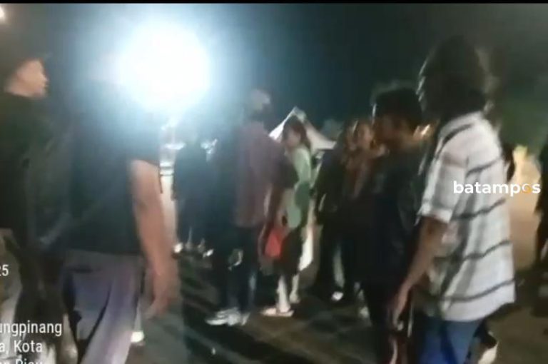 Pedagang dan Juru Parkir Cekcok di Kawasan Gurindam 12