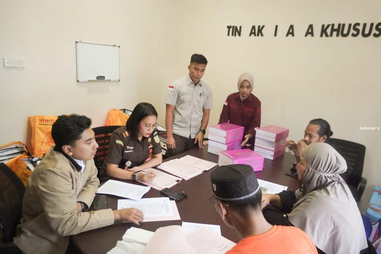 Dua Tersangka Korupsi di Dinas LH Diserahkan ke Jaksa