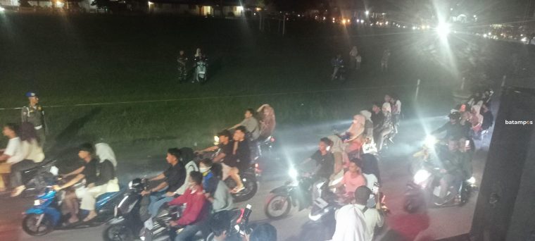 Ratusan Kendaraan Roda Dua Ikut Serta Memeriahkan Pawai Takbiran Idul Fitri  di Dabo Singkep
