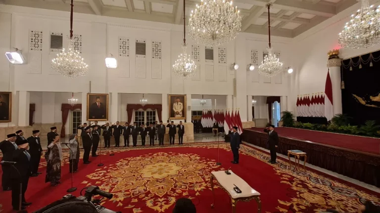 Presiden Prabowo Lantik 31 Dubes, Ada Junimart hingga Mantan Hakim