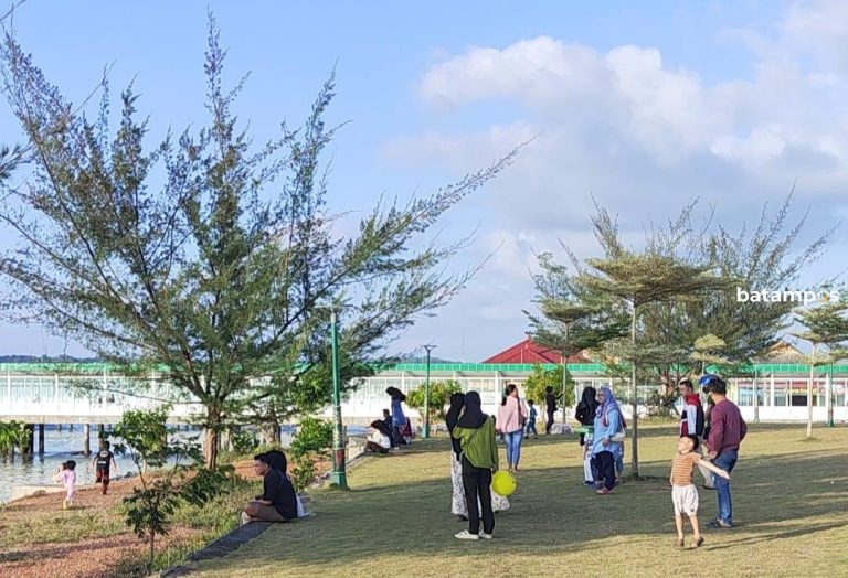 Menanti Magrib dengan Ngabuburit di Tepi Laut Tanjungpinang