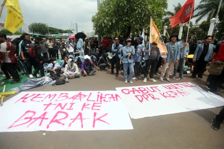 Mahasiswa Desak Presiden Terbitkan Perpu untuk Batalkan Revisi UU TNI