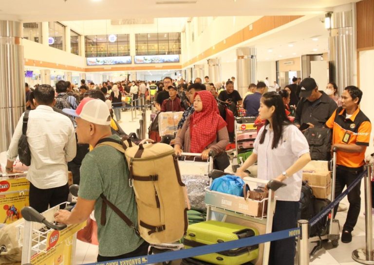 H-4 Lebaran, Arus Mudik Meningkat: 74 Ribu Penumpang Padati Bandara Hang Nadim Batam