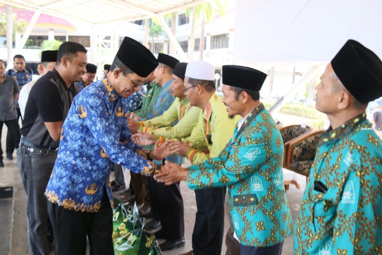 7.800 Karung Beras Dibagikan untuk Tokoh Agama di Batam