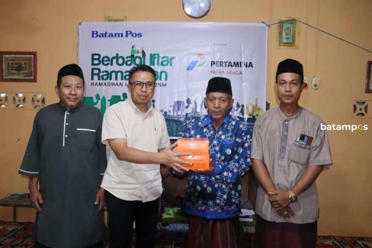 Batam Pos dan Pertamina Niaga Berbagi Iftar di Kavling Beverly