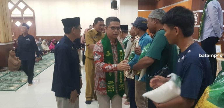 Bupati Karimun Bantu Baznas Karimun untuk Potong Zakat Profesi ASN