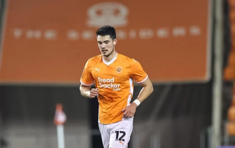 Elkan Baggott Bersinar di Liga Inggris, Menang Bersama Blackpool